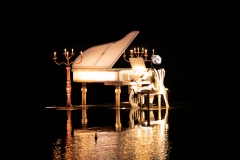 Piano en situation au Puy du Fou